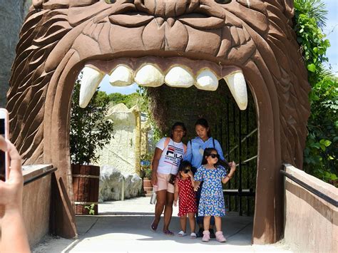 10 Best Zoos and Aquariums in the Philippines .